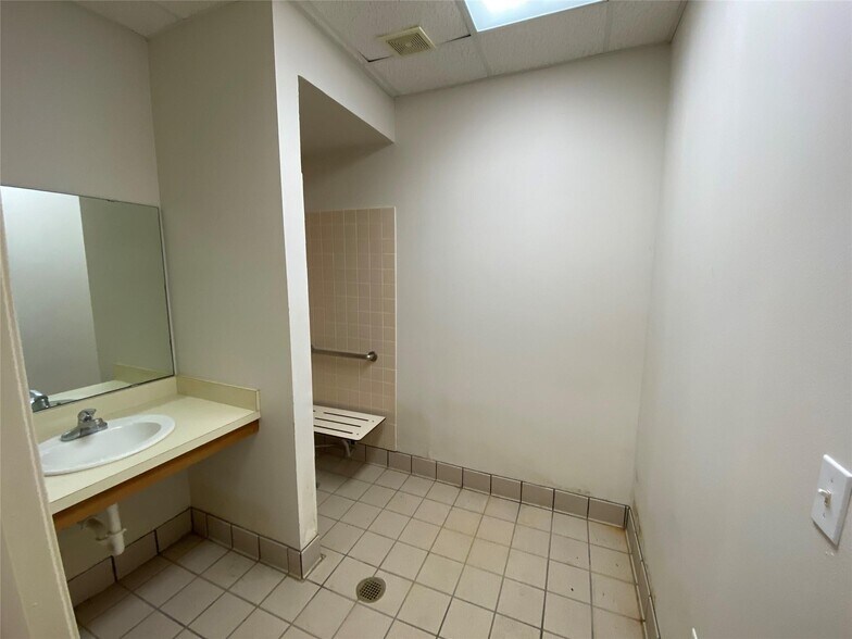 More Photos Of 2099 Highway 532, Dubberly Service Station For Sale