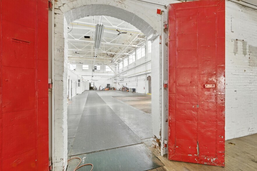 More Photos Of 81-85 Sargeant St, Holyoke Manufacturing For Lease