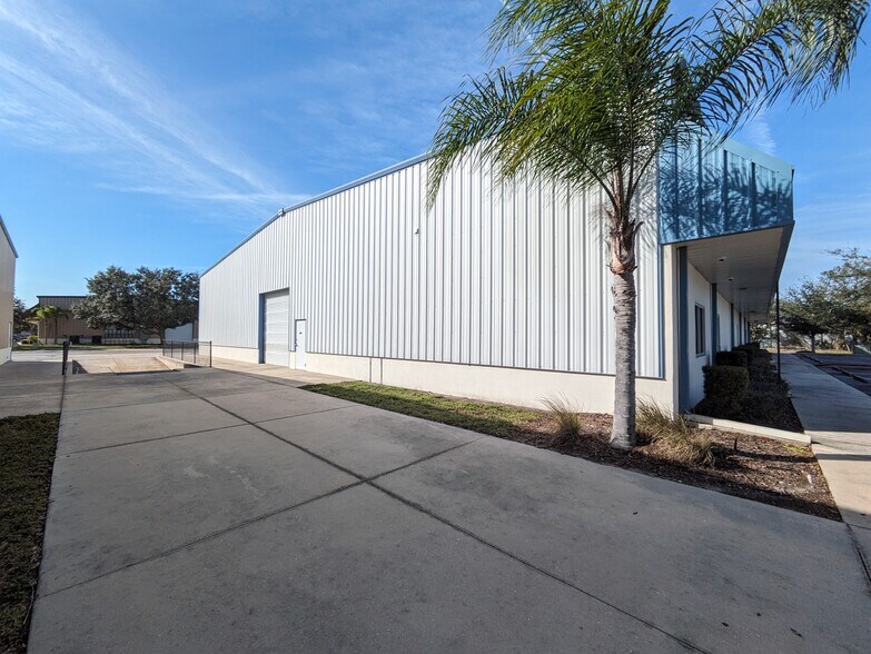 More Photos Of 3221 59th Dr E, Bradenton Warehouse For Lease