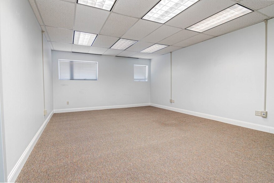 More Photos Of 200 W Illinois Ave, Midland Office For Sale