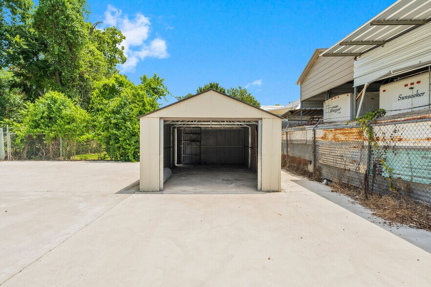 More Photos Of 6640 W Montgomery Rd, Houston Office For Sale