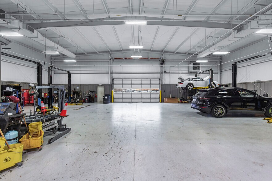 More Photos Of 5385 N I 55 St, Jackson Auto Dealership For Sale