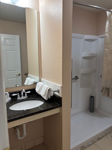 More Photos Of 3518 Osage Beach Pkwy, Osage Beach Hotel For Sale