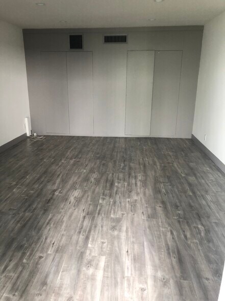 More Photos Of 8932 Reseda Blvd, Northridge Office For Lease