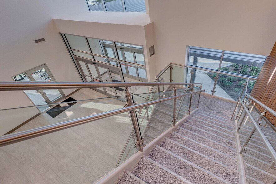 More Photos Of 18760 US 59 N hwy, Humble Medical For Lease