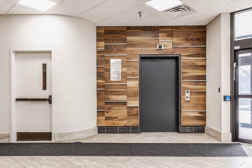 More Photos Of 11455 N Meridian St, Carmel Medical For Lease