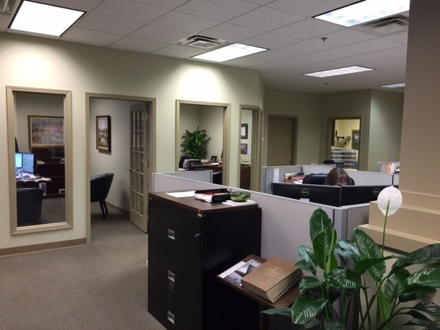 More Photos Of 2800-2828 W Country Club Dr, Oklahoma City General Retail For Lease