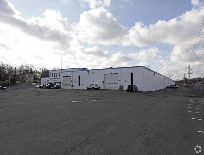 Primary Photo Of 316 Courtland Ave, Stamford Warehouse For Lease