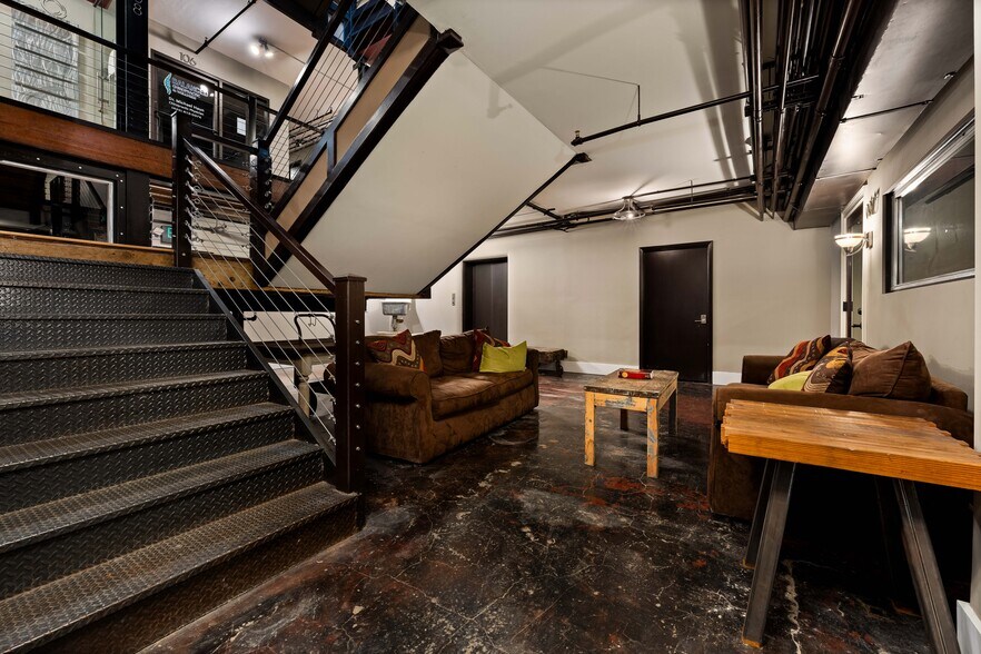 More Photos Of 247 Broad St, Kingsport Loft Creative Space For Sale