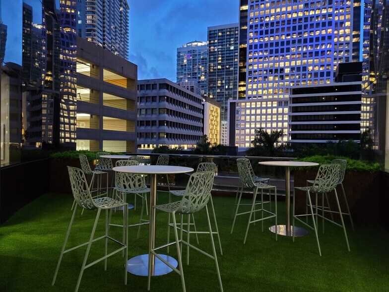 More Photos Of 800 Brickell Ave, Miami Office Residential For Lease