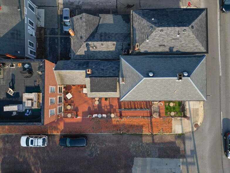 More Photos Of 491 S 4th St, Columbus Restaurant For Lease