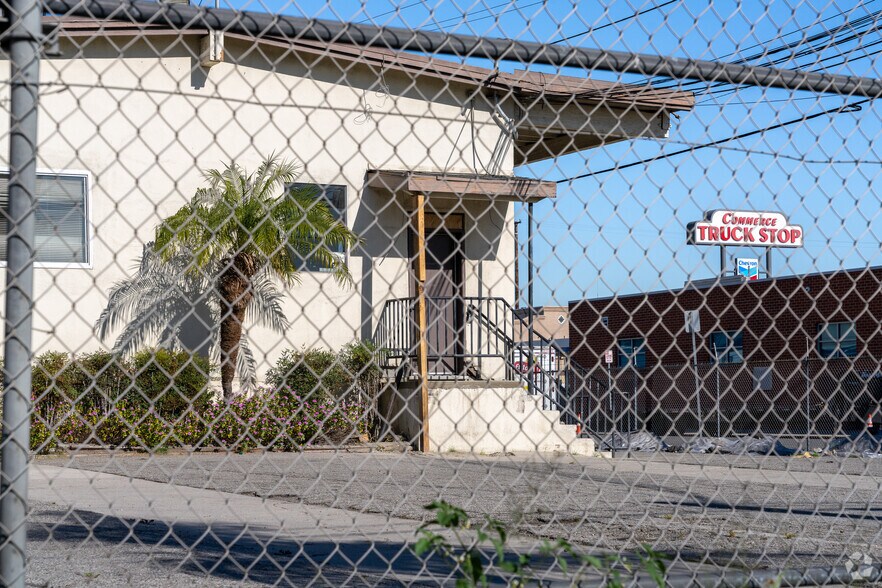 More Photos Of 2441 Ayers Ave, Commerce Distribution For Sale