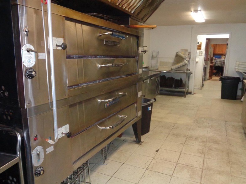 More Photos Of 110 N Mooney Blvd, Tulare Amusement Park For Lease