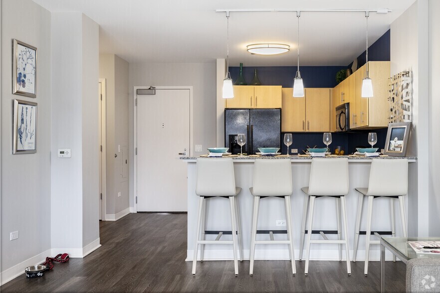 More Photos Of 6448-6464 N Sheridan Rd, Chicago Apartments For Lease