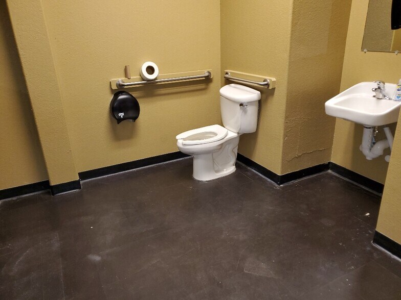 More Photos Of 4710 Eagleridge Cir, Pueblo Storefront Retail Office For Lease