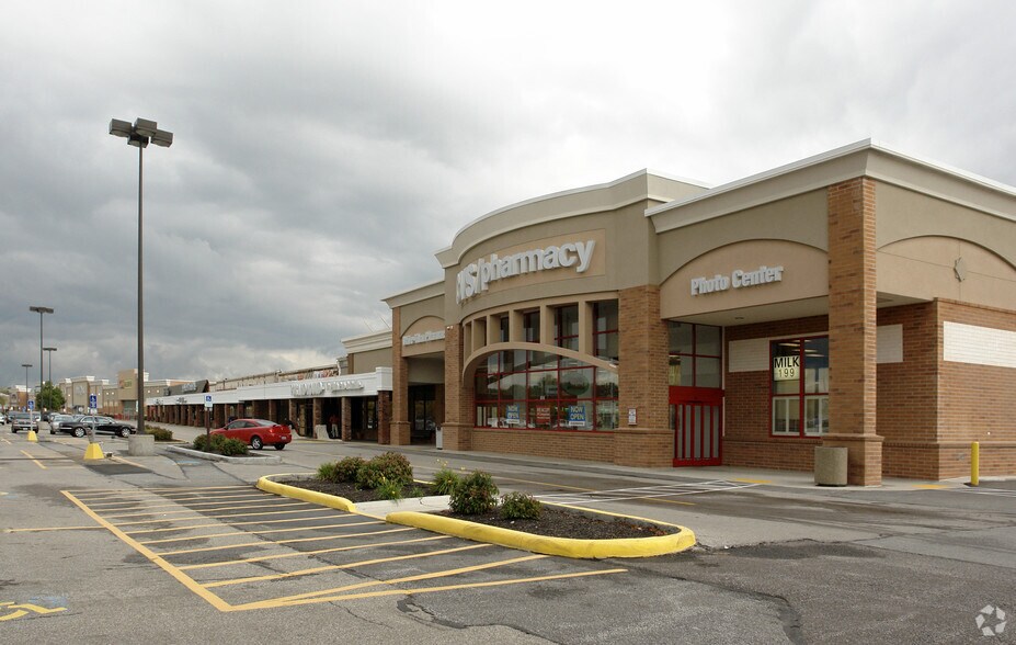 More Photos Of 1421 Som Center Rd, Mayfield Heights Unknown For Lease