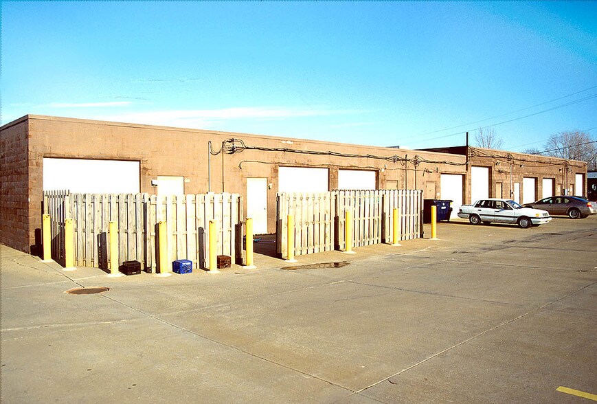 More Photos Of 7464-7472 Tyler Blvd, Mentor Flex For Lease