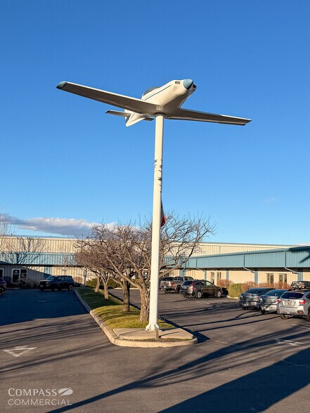 More Photos Of 217 Pumice Ave, Redmond Flex For Lease