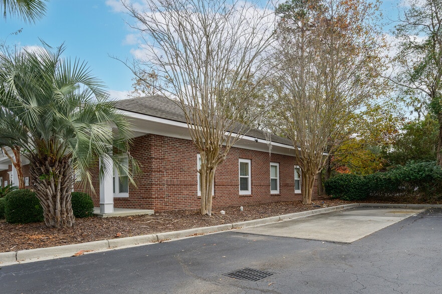 More Photos Of 23 Plantation Park Dr, Bluffton Office For Lease