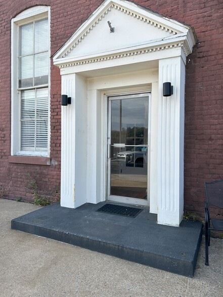 Primary Photo Of 922 Main St, Lynchburg Apartments For Lease