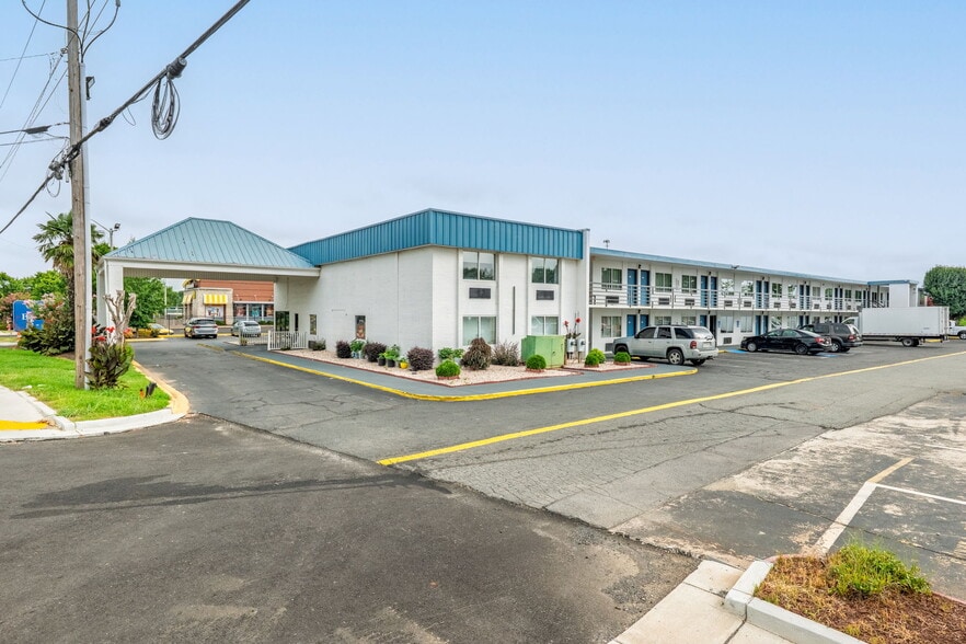 More Photos Of 962 Riverview Rd, Rock Hill Hotel For Sale