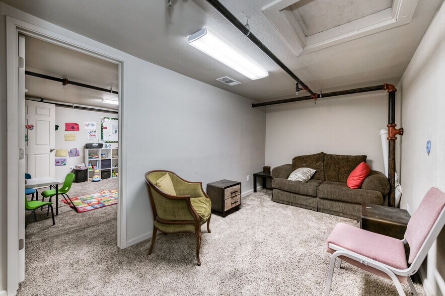 More Photos Of 137 N L St, Dinuba Storefront Retail Residential For Sale