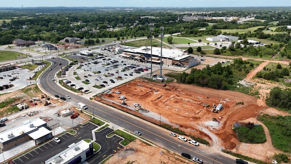 More Photos Of 5200 S Aspen Ave, Broken Arrow Storefront For Lease