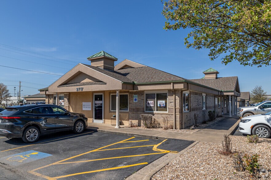 More Photos Of 2709 SE I St, Bentonville Unknown For Lease