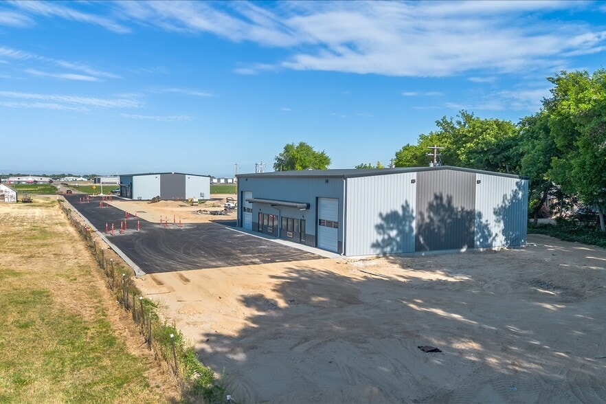 More Photos Of 80 N Happy Valley Rd, Nampa Warehouse For Sale