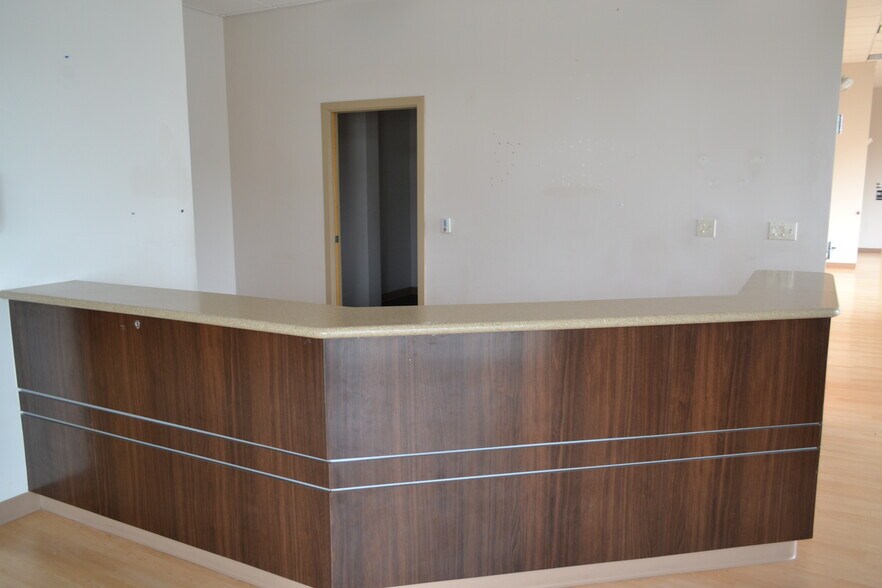 More Photos Of 17966 N Tamiami Trl, North Fort Myers Storefront Retail Office For Lease