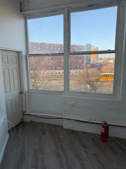 More Photos Of 60 Dickerson St, Newark Light Manufacturing For Lease