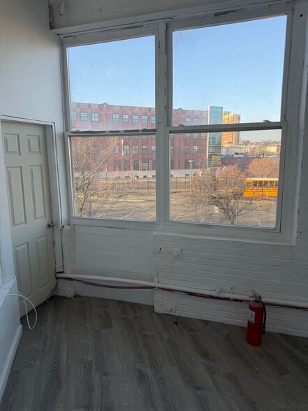 More Photos Of 60 Dickerson St, Newark Light Manufacturing For Lease