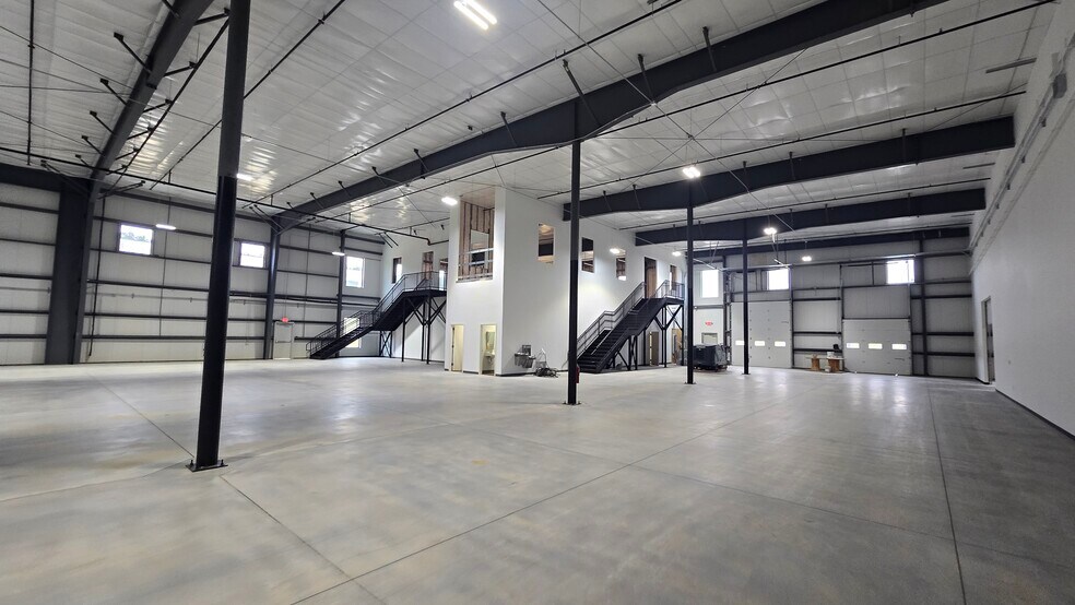 More Photos Of 168 Thunder Rd, Mooresville Light Manufacturing For Lease