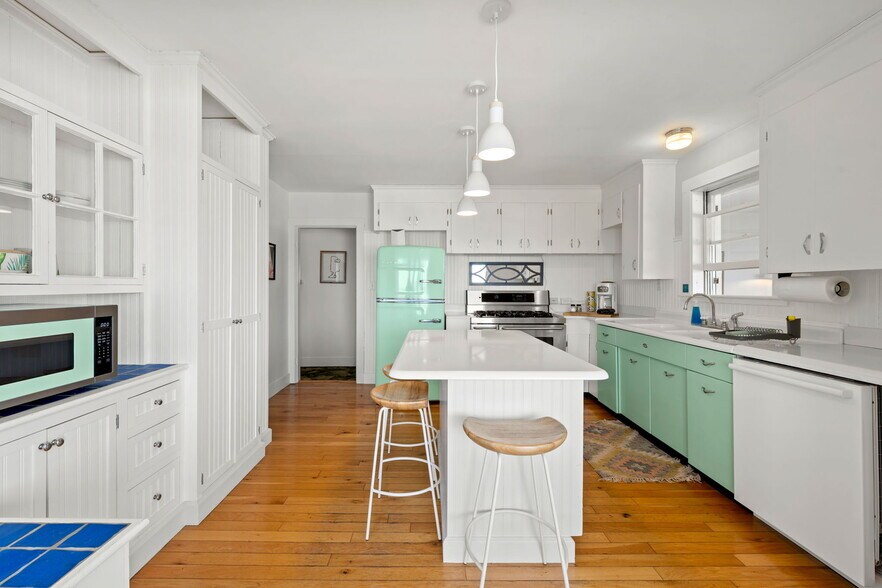 More Photos Of 741 Ocean Blvd, Rye Hotel For Sale