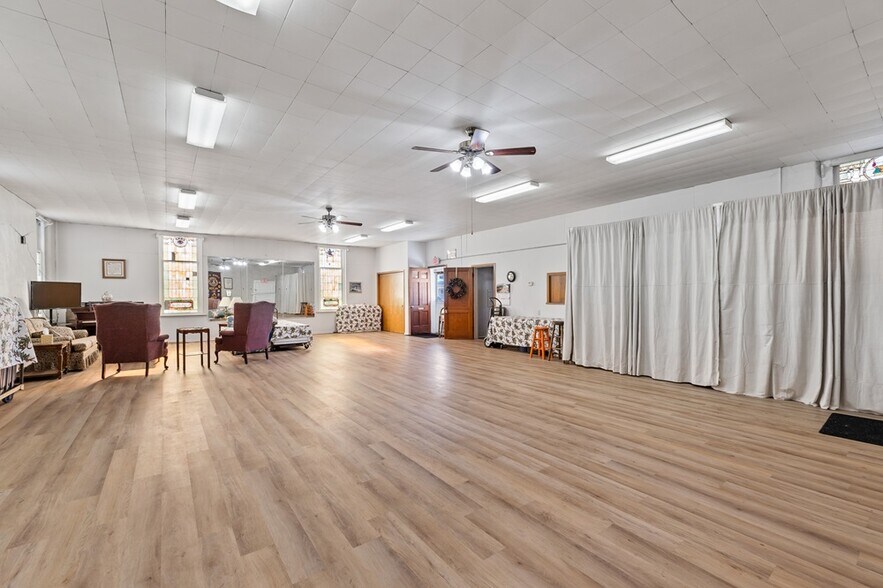 More Photos Of 729 Mason St, Milton Office For Sale