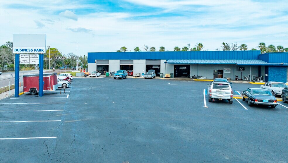 More Photos Of 405 N Charles St, Daytona Beach Warehouse For Lease