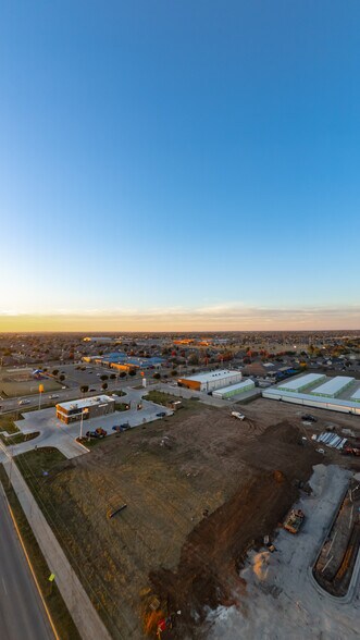 More Photos Of 1791 SW 34th St, Moore Land For Lease