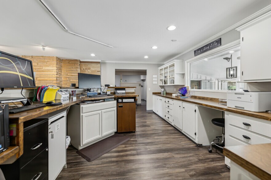 More Photos Of 930 W Main St, Jenks Medical For Sale