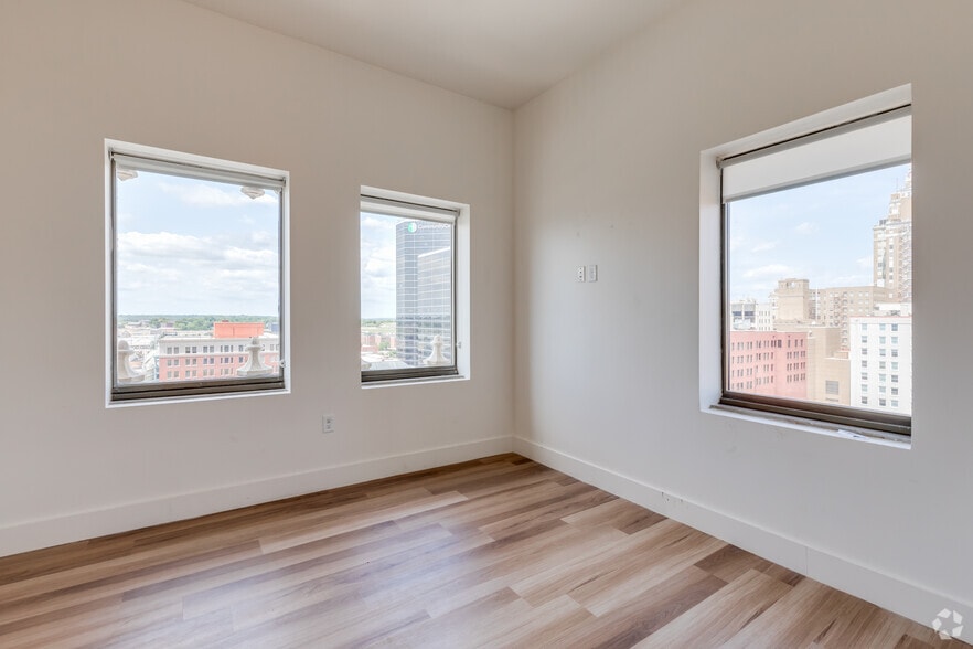 More Photos Of 403 S Cheyenne Ave, Tulsa Apartments For Lease
