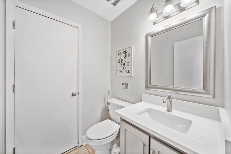 More Photos Of 600 Bld C Houze Way, Roswell Medical For Lease