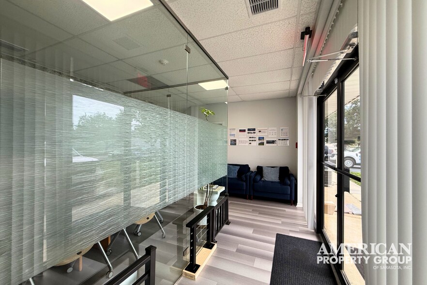 More Photos Of 5946 Clark Center Ave, Sarasota Warehouse For Lease