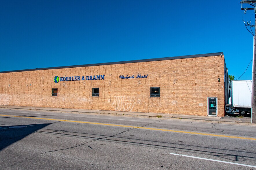 More Photos Of 2323-2409 E Hennepin Ave, Minneapolis Warehouse For Sale