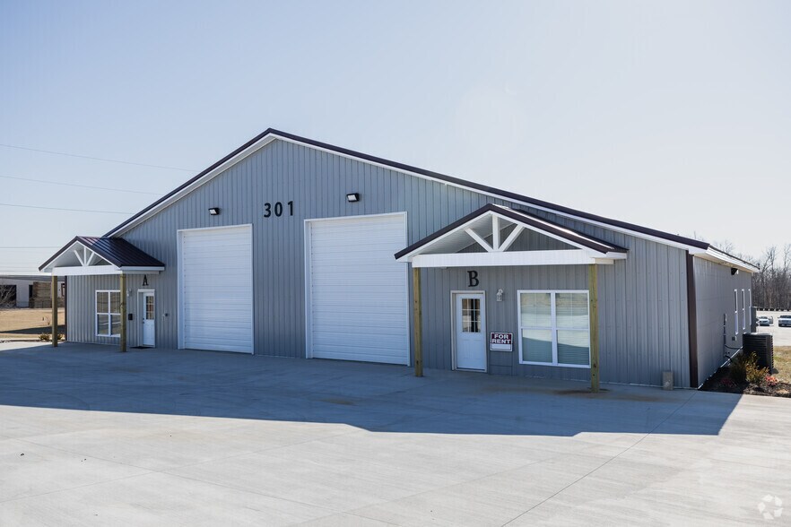 Primary Photo Of 301 Eubank Dr, Clarksville Flex For Lease