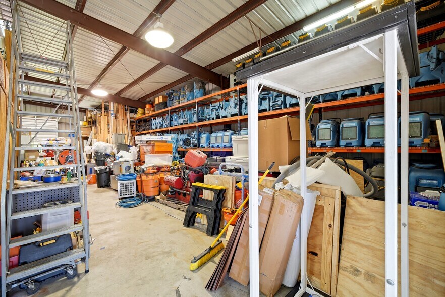 More Photos Of 1309 Illinois Ave, South Houston Warehouse For Sale