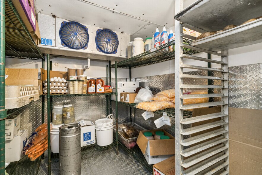 More Photos Of 2015 1st St, Tillamook General Retail For Sale