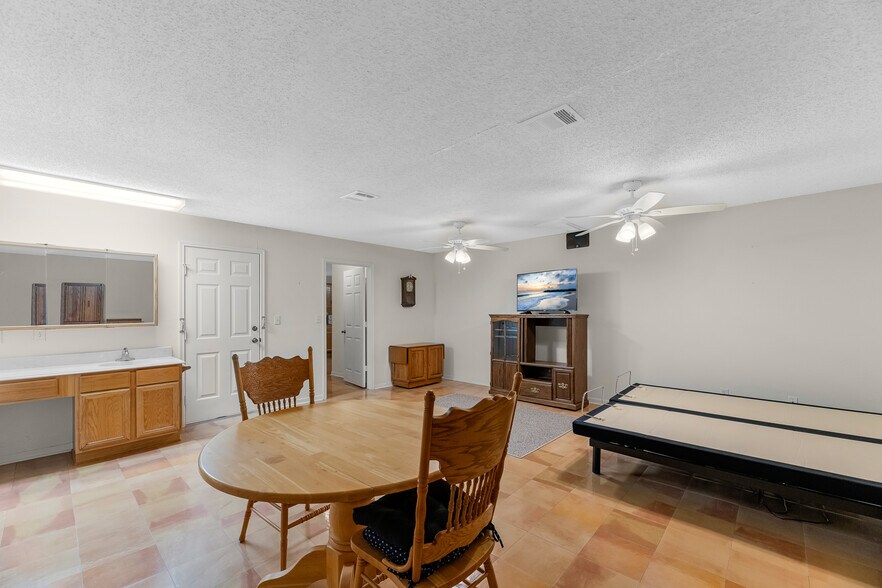 More Photos Of 7315 Pine St, Manvel Industrial For Sale