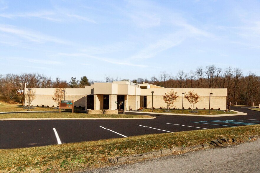 Primary Photo Of 2460 Lee Hwy N, Pulaski Healthcare For Sale