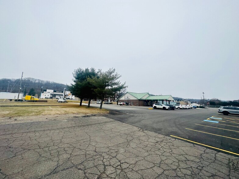 More Photos Of 1429 Main St, Follansbee Storefront For Lease