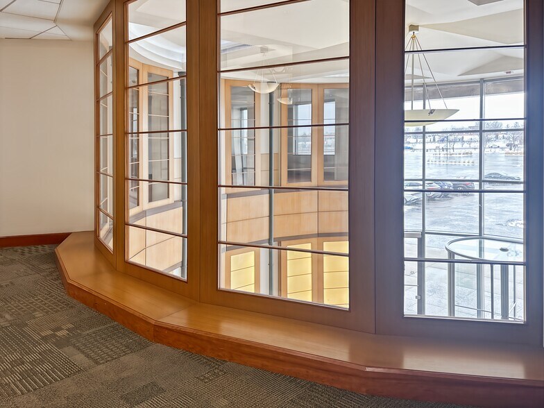 More Photos Of 1333 Burr Ridge Pky, Burr Ridge Coworking Space