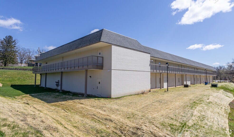 More Photos Of 1849 Gwynn Oak Ave, Woodlawn Office For Lease